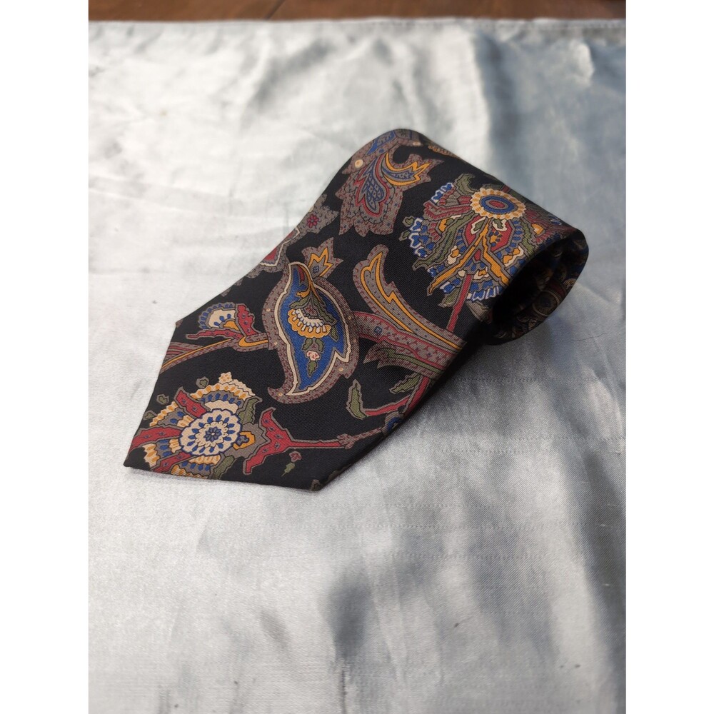Villa Bugatti 100% Italian Silk Paisley Necktie - Vintage Floral Pattern